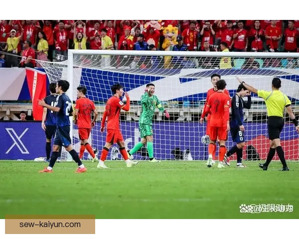 中国队在亚洲杯小组赛中迎战多支强敌，状态备受关注